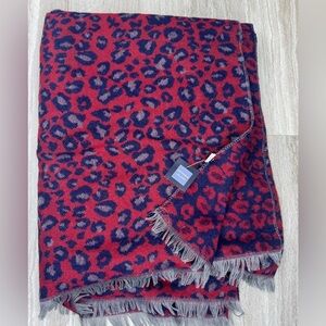 NWT Victoria Leland Animal Pattern Shoulder Throw Wrap Scarf